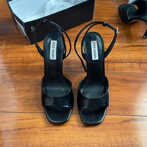 Steve Madden Women's Black Sandals - Picture 2 of 3